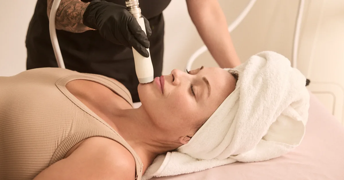 Client receiving T-Shape 2 skin tightening treatment on the abdomen at iCRYO New Braunfels