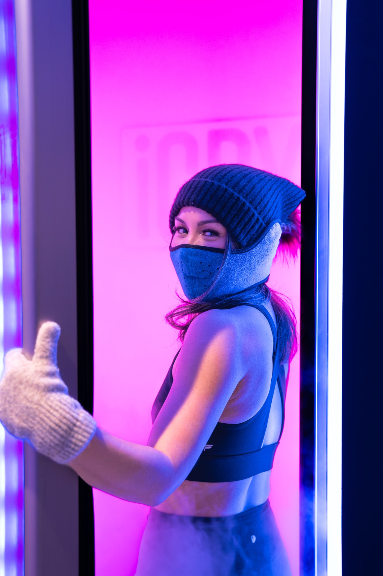 iCRYO New Braunfels guest geared up inside the cryo chamber