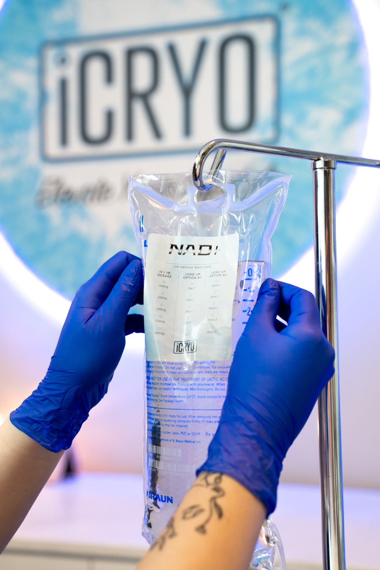 iCRYO New Braunfels NAD+ IV infusion bag with dosing chart