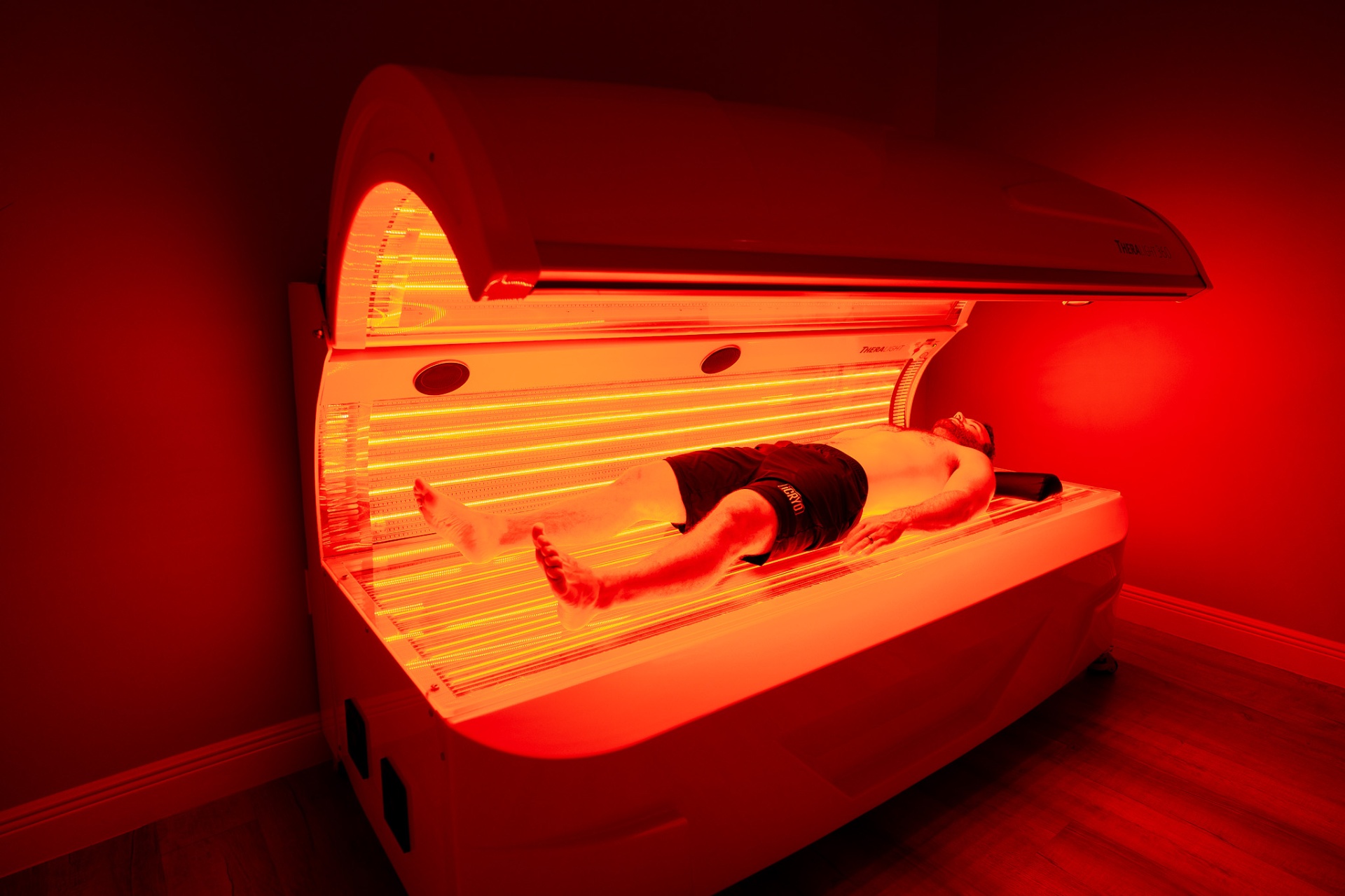 Client receiving red light therapy at iCRYO New Braunfels