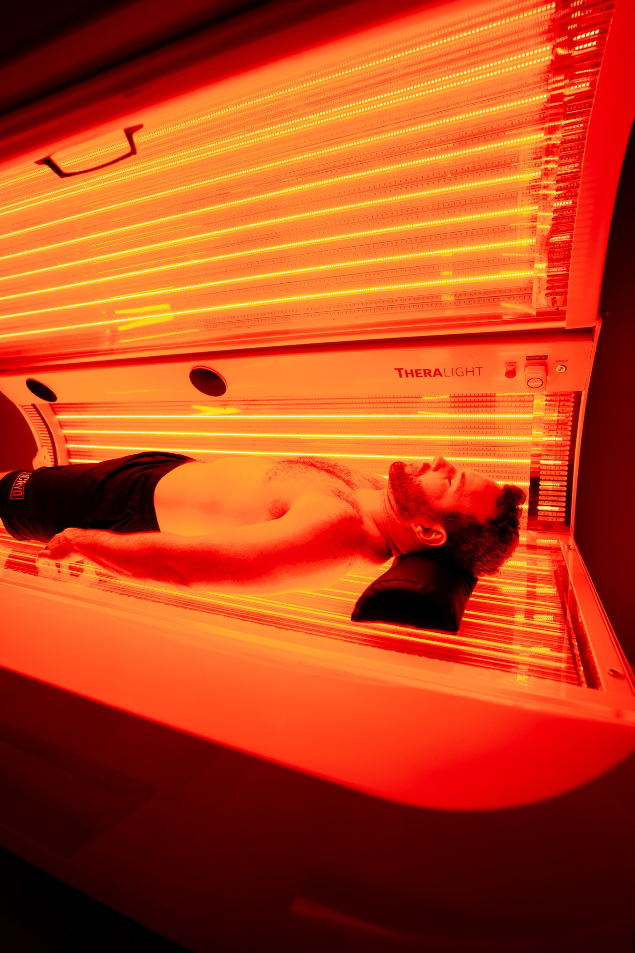 Red light therapy bed at iCRYO New Braunfels